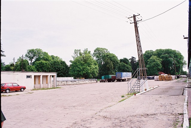 Plac utwardzony, dawny skład buraków