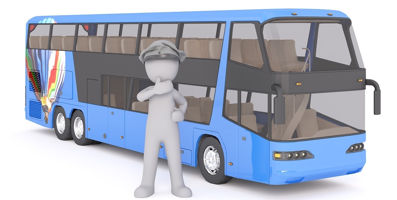 Rysunek niebieskiego piętrowego autobusu a przed nim szary ludzik w czapce symbolizujący kierowcę