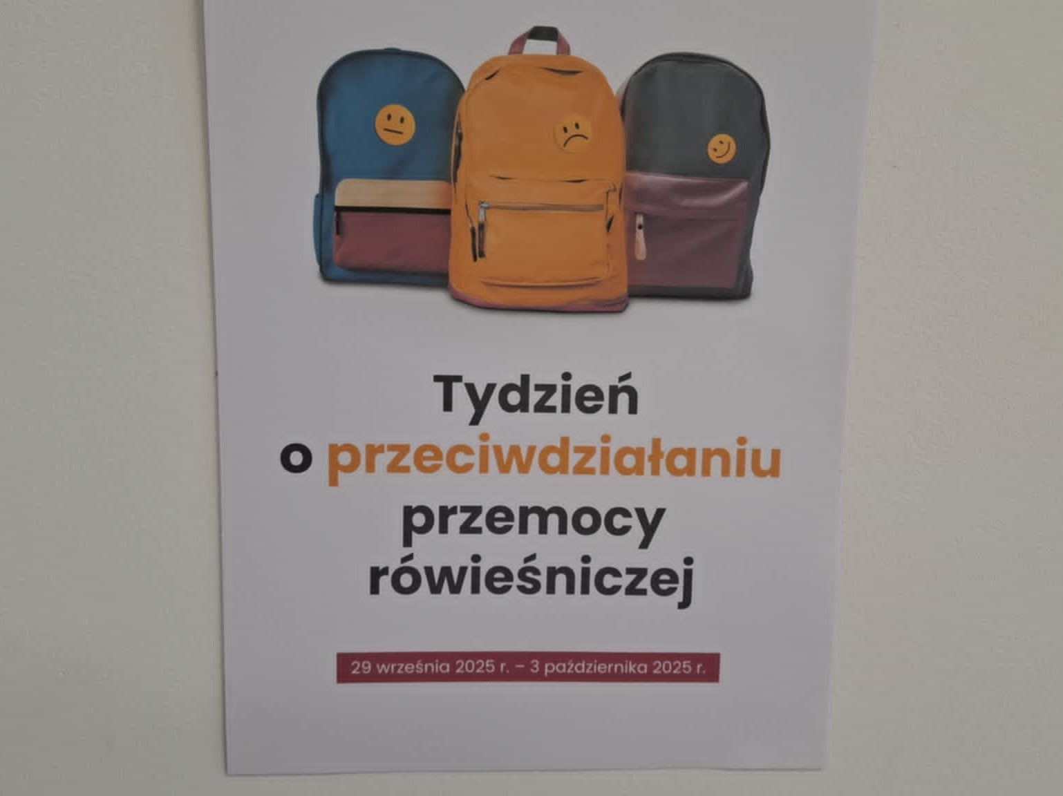 Plakat promujący akcję Tydzień o przeciwdziałaniu przemocy rówieśniczej