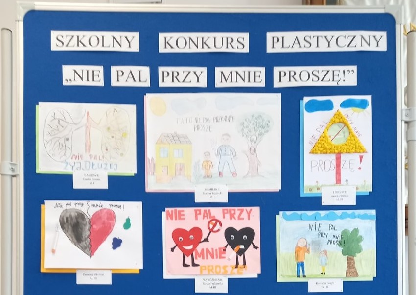 Prace plastyczne dzieci o tematyce antynikotynowej, przypięte do tablicy