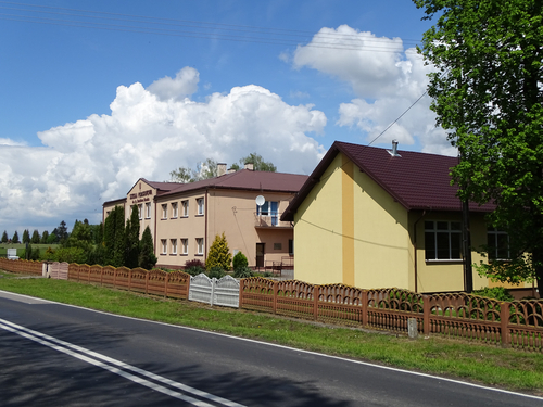  Budynek szkoły oraz hali gimnastycznej                        