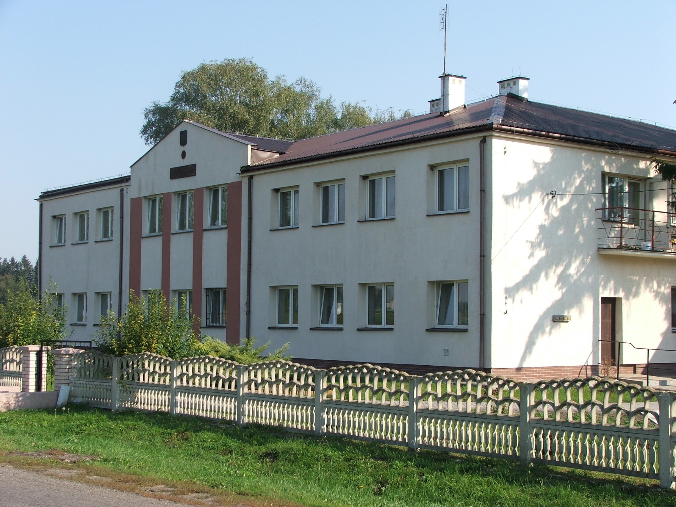Szkoła po przebudowie w roku 2001
