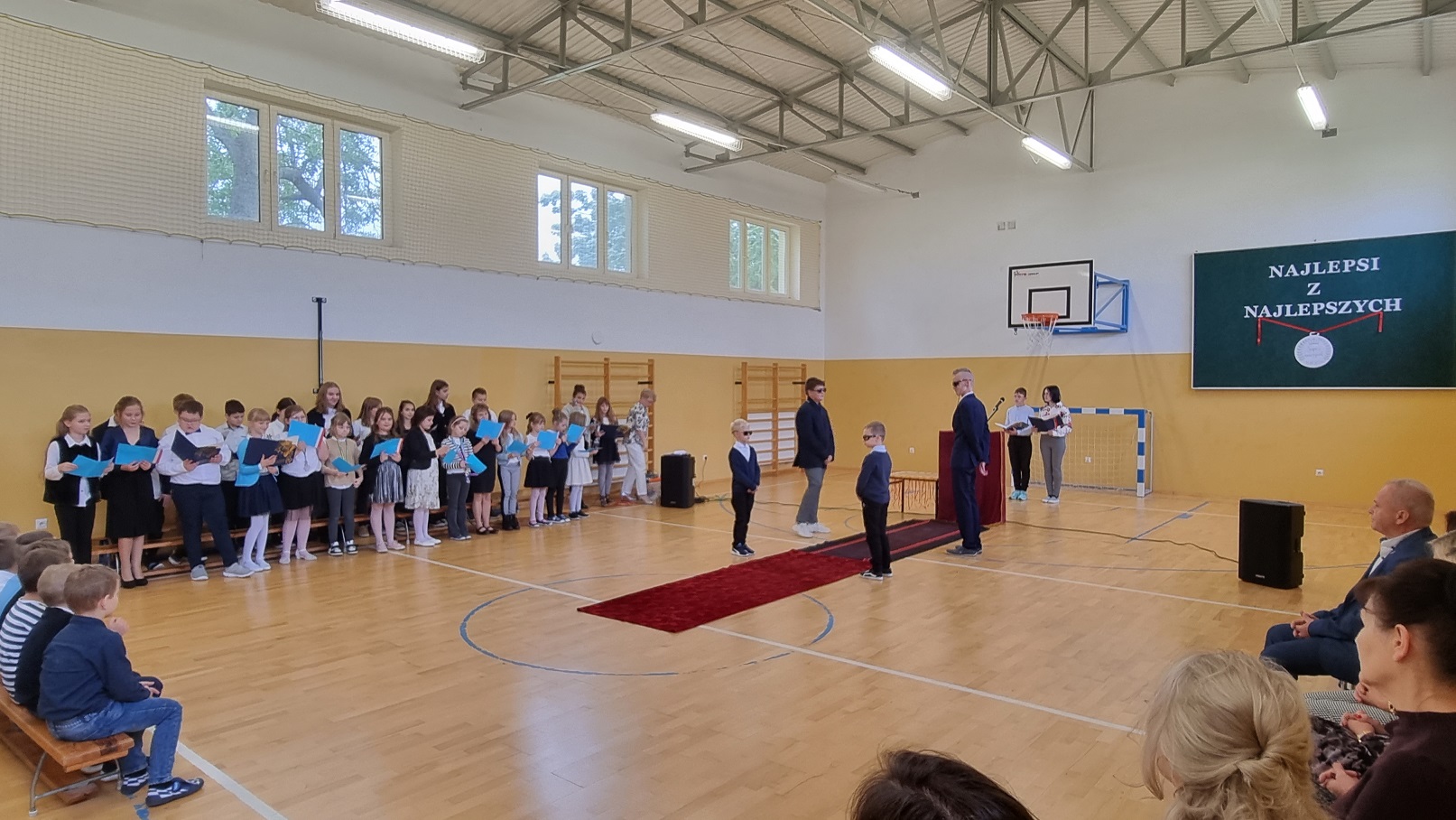 Montaż słowno-muzyczny w wykonaniu uczniów naszej szkoły