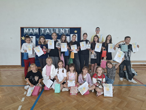 Grafika ilustrująca uczestników talent show