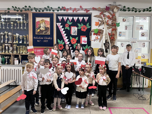 Grafika ilustrująca akademię Narodowego Święta Niepodległości