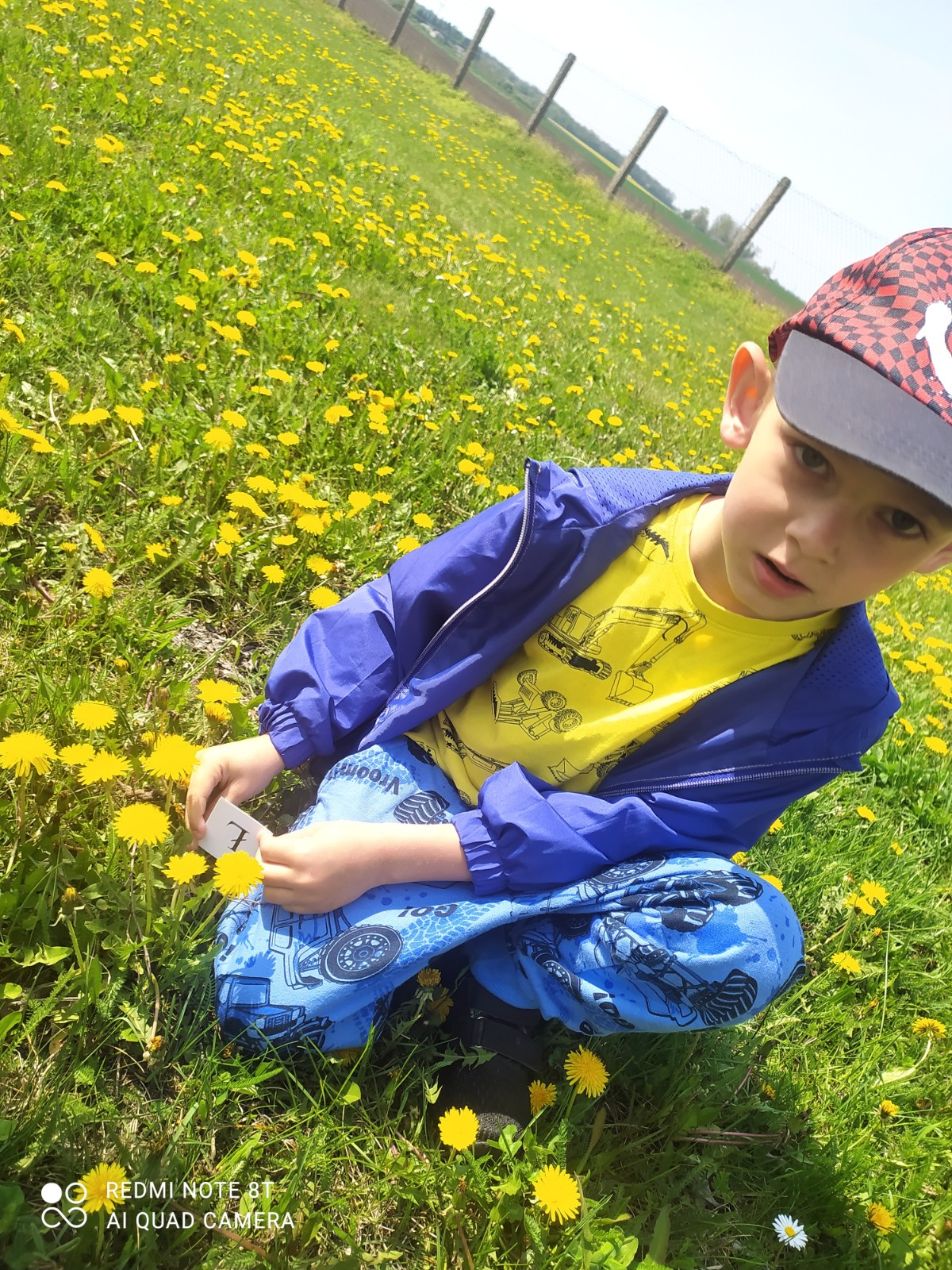 Dziecko bierze udział w grze terenowej 