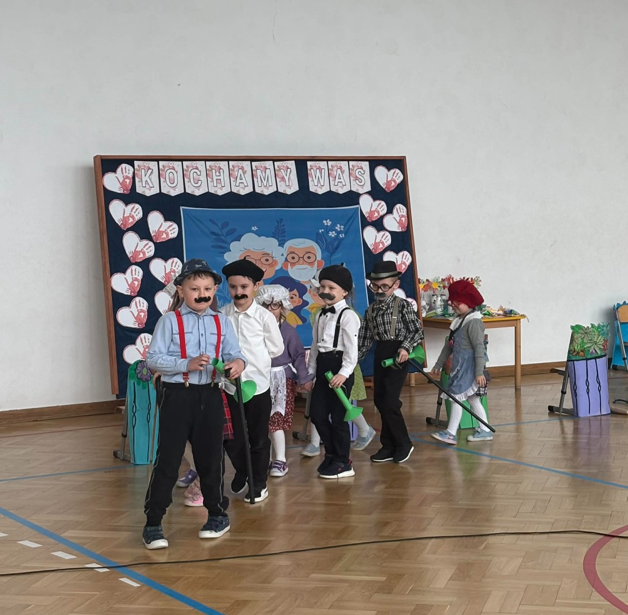 Dzieci biorą aktywnie udział w wydarzeniu, tj. 