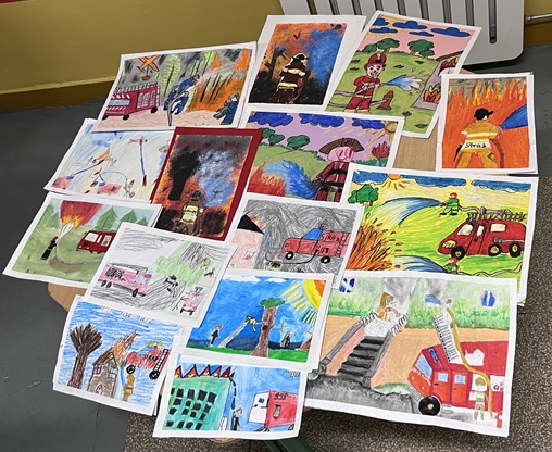 Grafika ilustrująca prace plastyczne dzieci