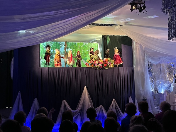 Grafika ilustrująca spektakl