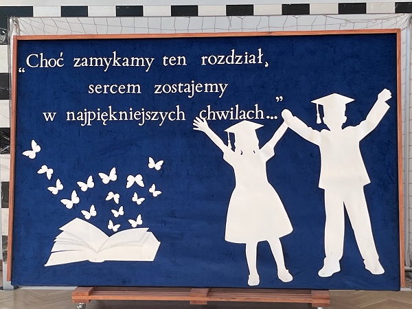 Grafika ilustrująca dekorację na zakończenie roku szkolnego