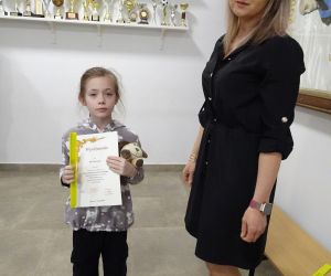 Wyróżniona uczennica z wychowawczynią