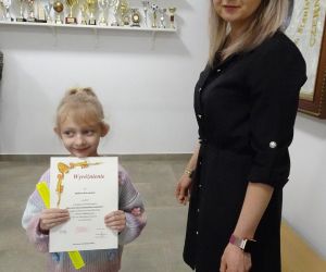 Wyróżniona uczennica z wychowawczynią