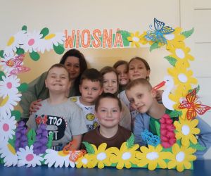 Uczniowie klasa II z wychowawcą