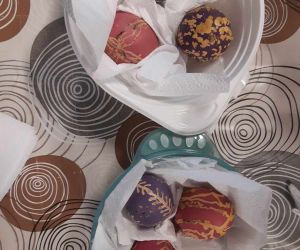 Na zdjęciu widoczne są pisanki wielkanocne.