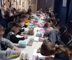 uczniowie podczas warsztatów