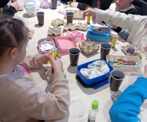 uczniowie podczas warsztatów