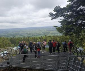Gołoborze i panorama Świętokrzyskiego Parku Narodowego