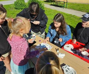 Dzieci robią tatuaże