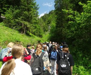 Uczniowie w Wąwozie Sobczańskim