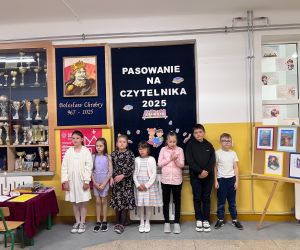 Uczniowie pasowani na czytelnika