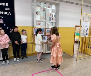 Uczniowie odgadują tytuły książek