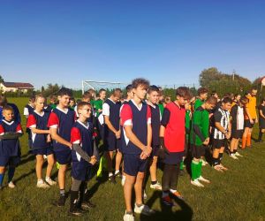 Drużyny piłkarskie podczas ceremonii otwarcia turnieju