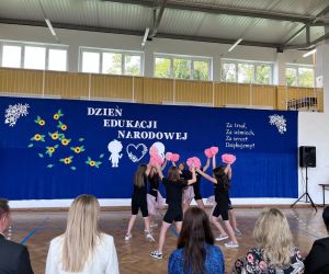 Uczennice w tańcu nowoczesnym