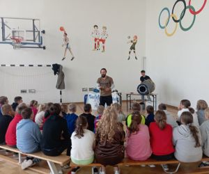 pokaz grupy zaelektryzowani