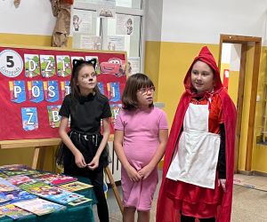 uczniowie klasy 3 w strojach