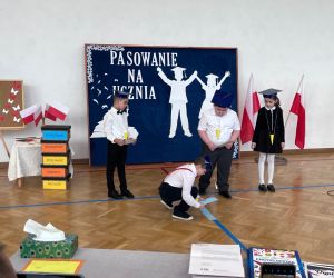 uczniowie podczas zadania sprawdzającego wiedzę