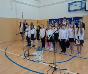 Uczestnicy apelu podczas wspólnego śpiewania