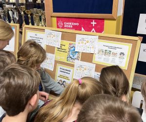 uczniowie podczas zabawy