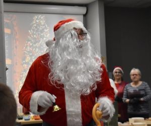 Mikołaj odwiedza uczestników warsztatów