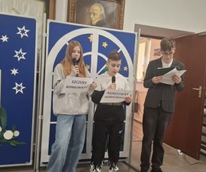 Troje członków klubu przy mikrofonach