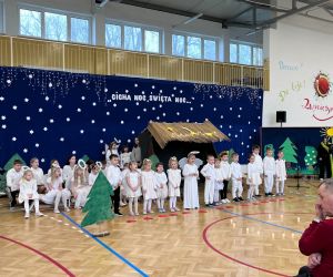 przedszkolaki podczas części artystycznej