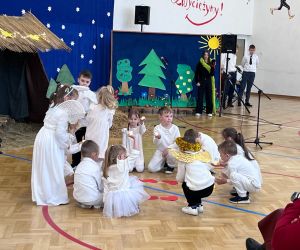 przedszkolaki podczas części artystycznej