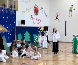 Pani Dyrektor składa życzenia 