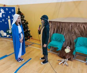 Józef rozmawia z Maryją