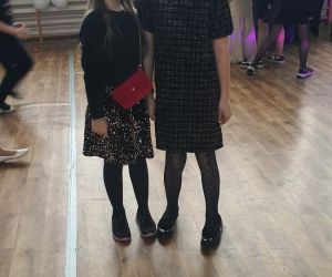 uczennice na wspólnym zdjęciu