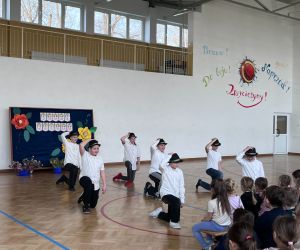 uczniowie w tańcu współczesnym