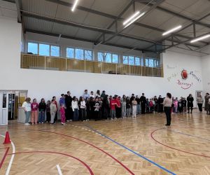 Pani Dyrektor wita przybyłych gości