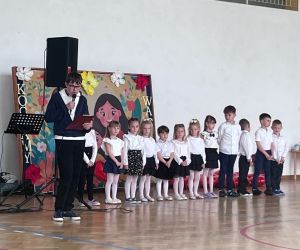 uczeń rozpoczyna część artystyczną