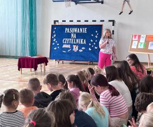 uczestnicy podczas akcji „Jak nie czytam, jak czytam”