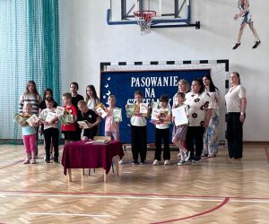 uczestnicy na wspólnym zdjęciu