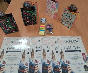 dyplomy i nagrody za udział we wspólnej nauce poprzez zabawę