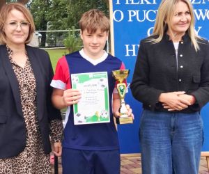 Pamiątkowa fotografia z reprezentantem naszej szkoły