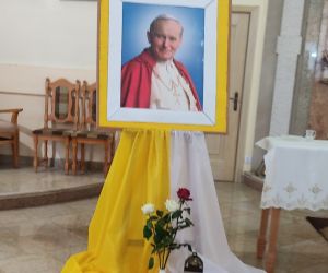 Dekoracja z okazji XXI Dnia Papieskiego