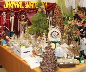 Kiermasz bożonarodzeniowy.