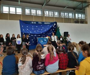 Pani Dyrektor Urszula Duda składa wszystkim życzenia bożonarodzeniowe