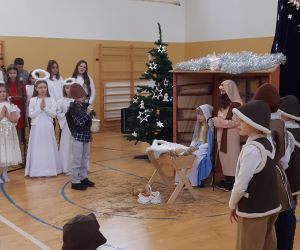 Pastuszkowie witają dzieciątko Jezus